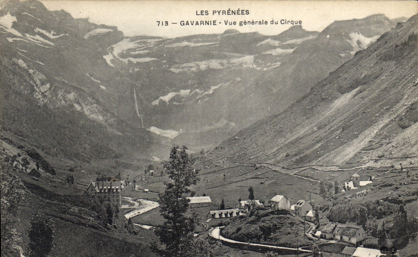 CPA Les Pyrenees Gavarnie vue generale du Cirque 
