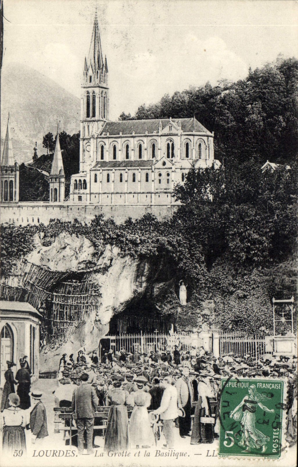 CPA Lourdes la Grotte et la Basilique 