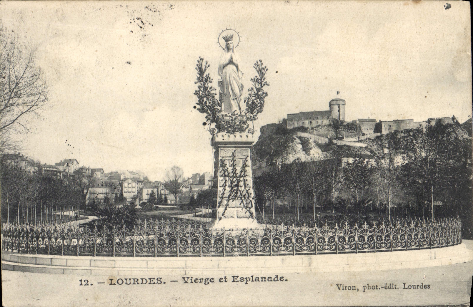 CPA Lourdes Vierge et Esplanade 