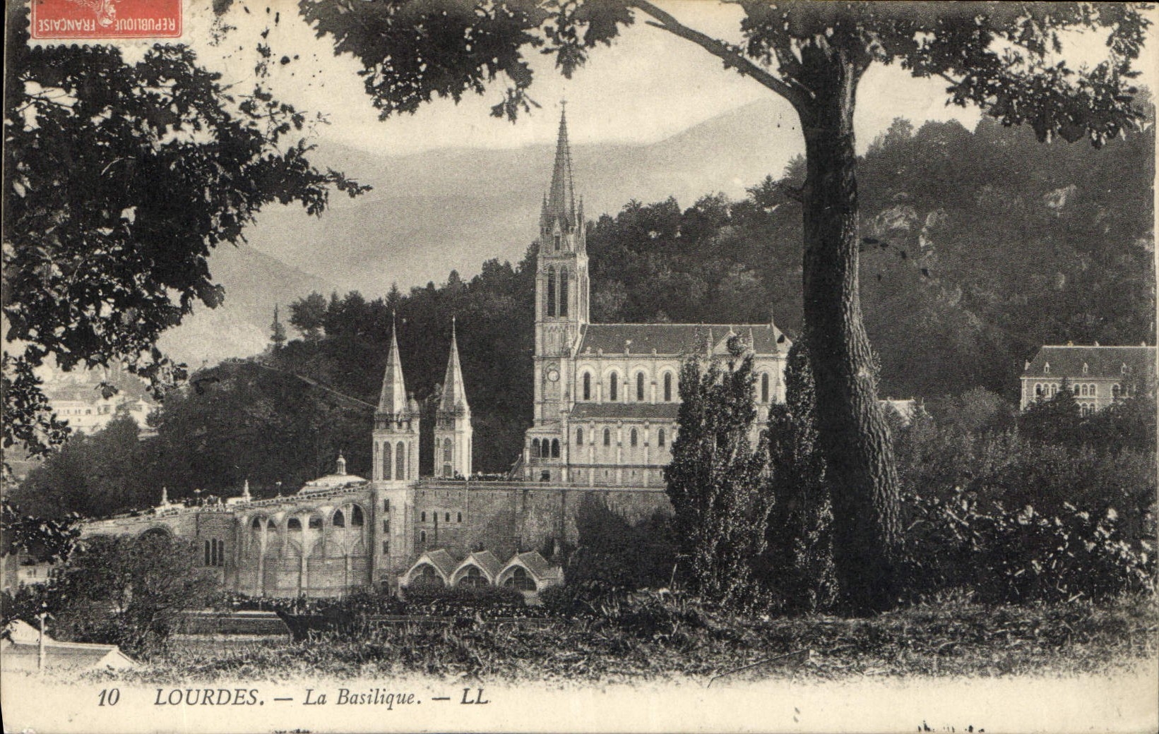 CPA Lourdes la Basilique 