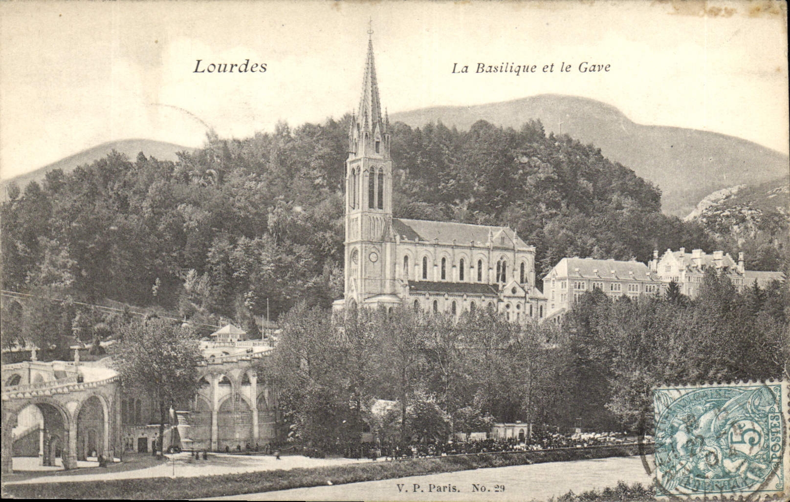 CPA Lourdes la Basilique et le Gave 