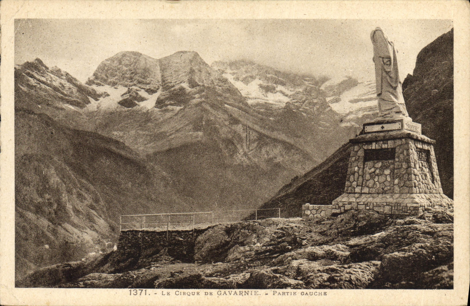 CPA Le Cirque de Gavarnie Partie Gauche 