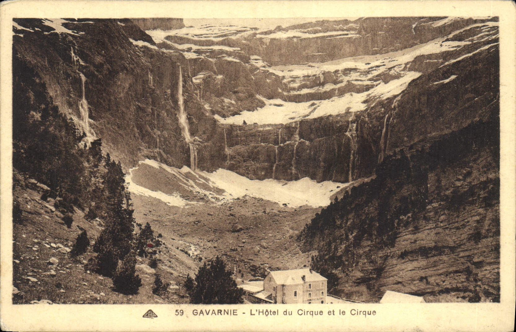 CPA Gavarnie l'Hotel du Cirque et le Cirque 