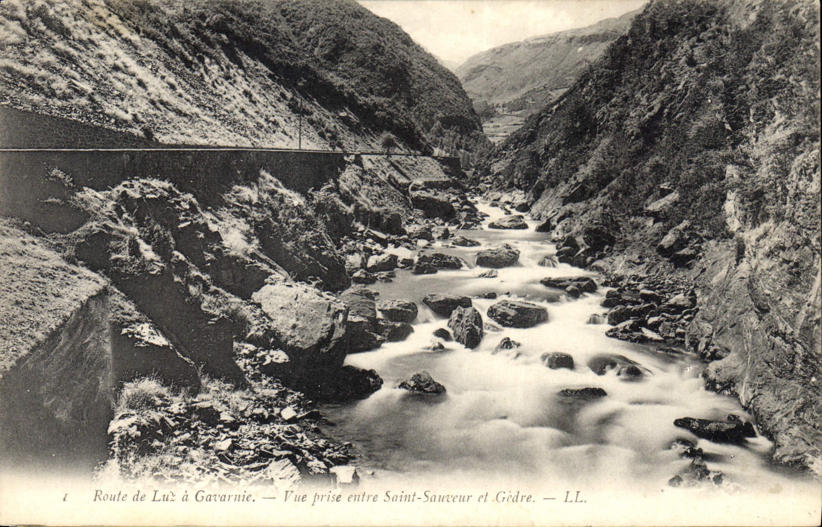 CPA Route de Luz a Gavarnie vue prise entre Saint Sauveur et Gedre 