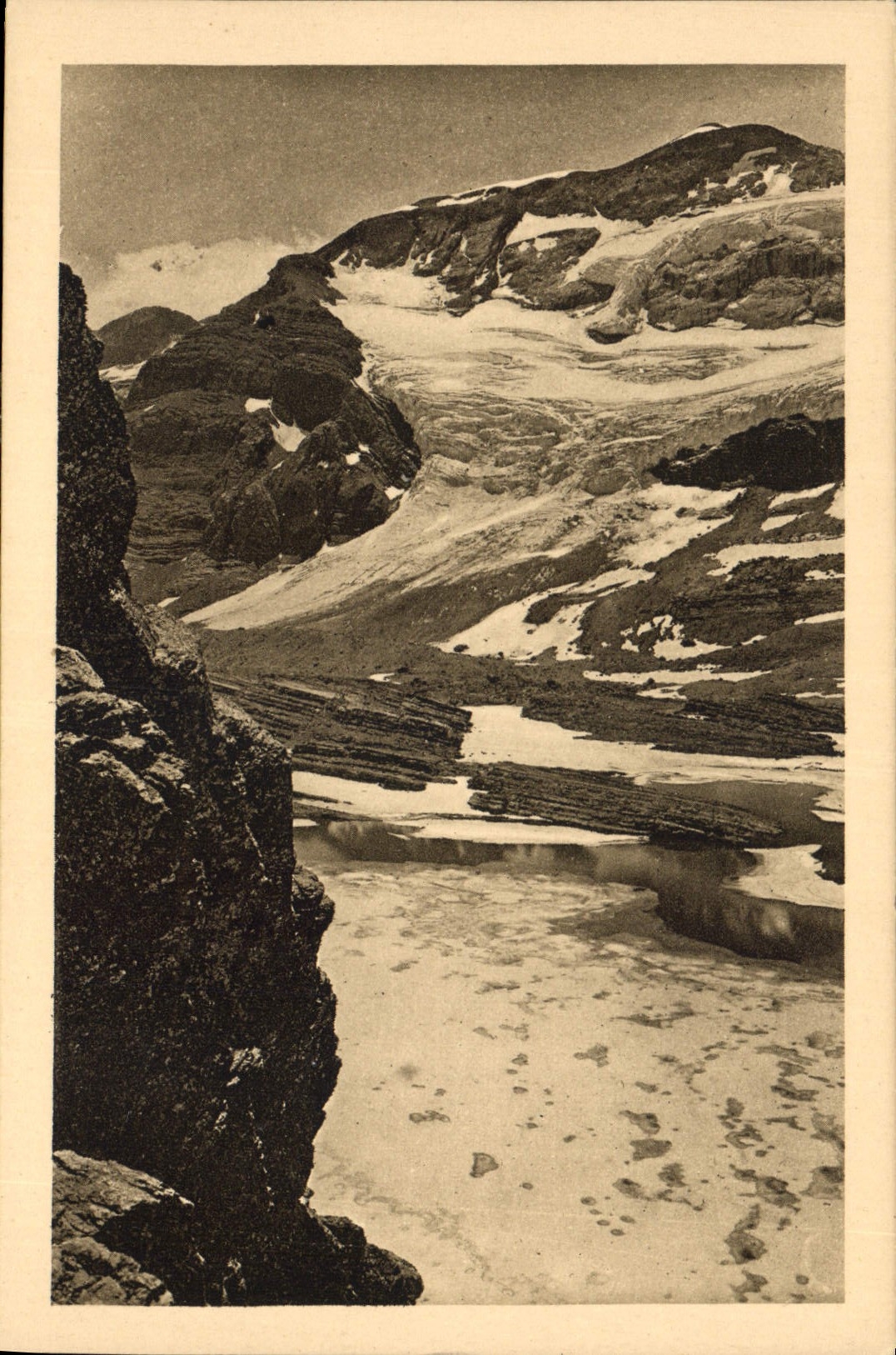 CPA Gavarnie le Mont Perdu et le Lac Glace vus de la Breche de Tuquerouge 
