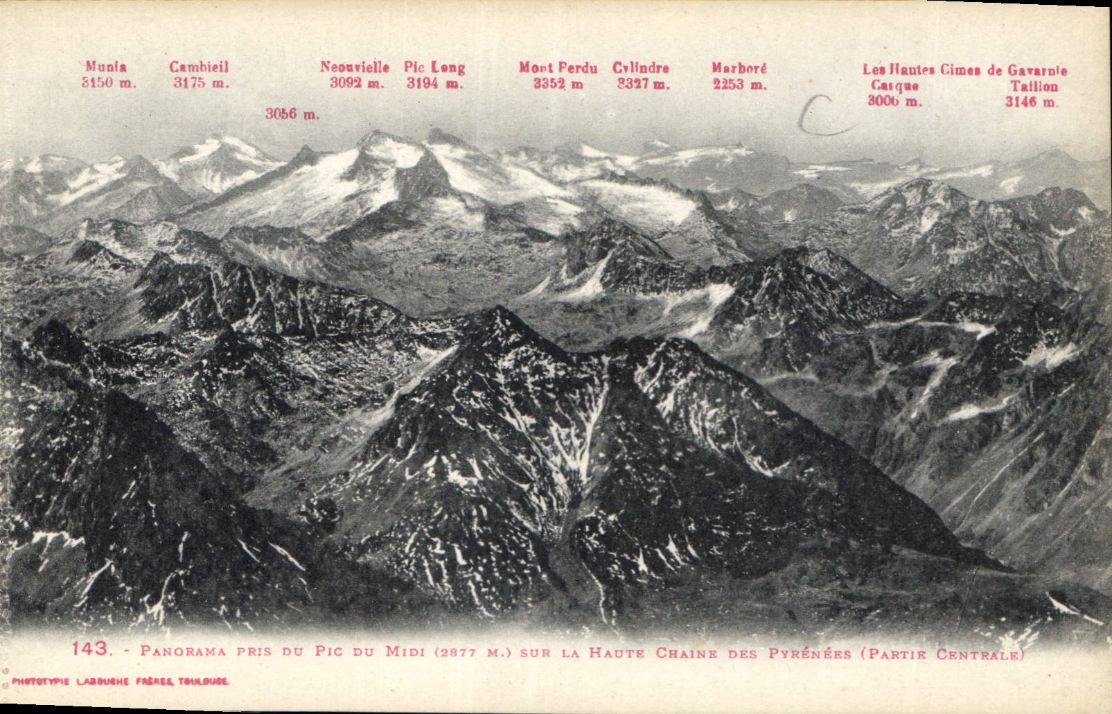 CPA Panorama pris du Pic du Midi sur la Haute Chaine des Pyrenees Partie centrale