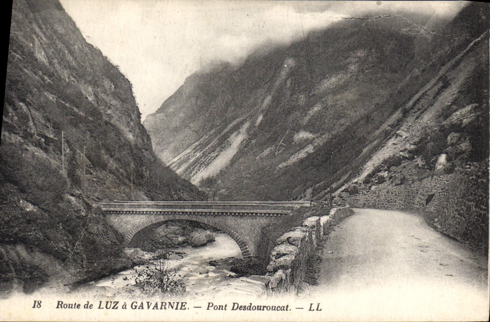 CPA Route de Luz a Gavarnie Pont Desdouroucat 