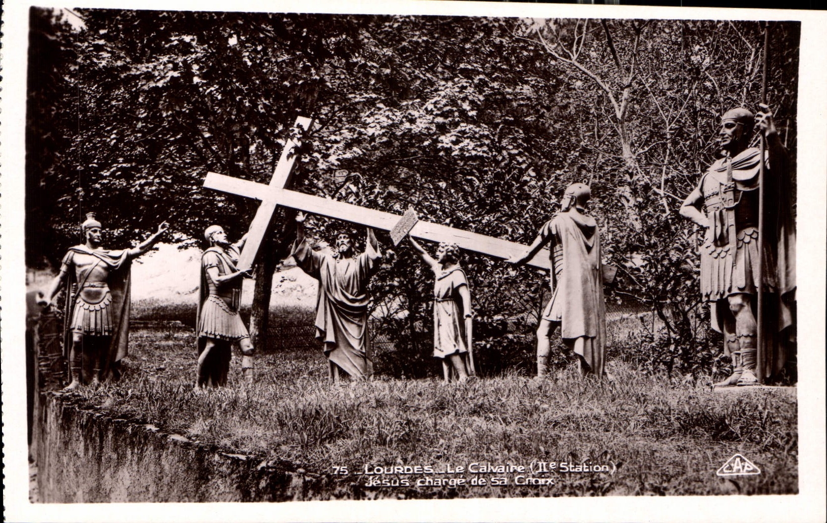 CPA Lourdes le Calvaire II station Jesus Charge de Sa Croix 