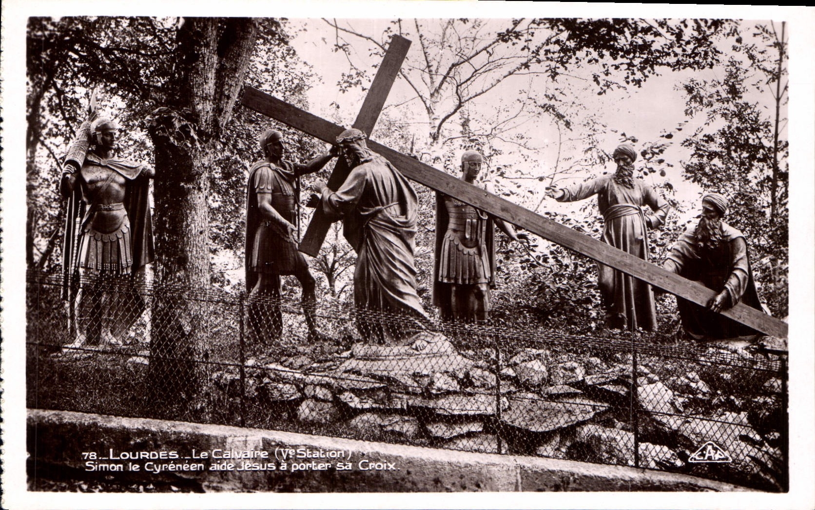 CPA Lourdes le Calvaire V station Simon le Cyreneen Aide Jesus a Porter sa Croix 