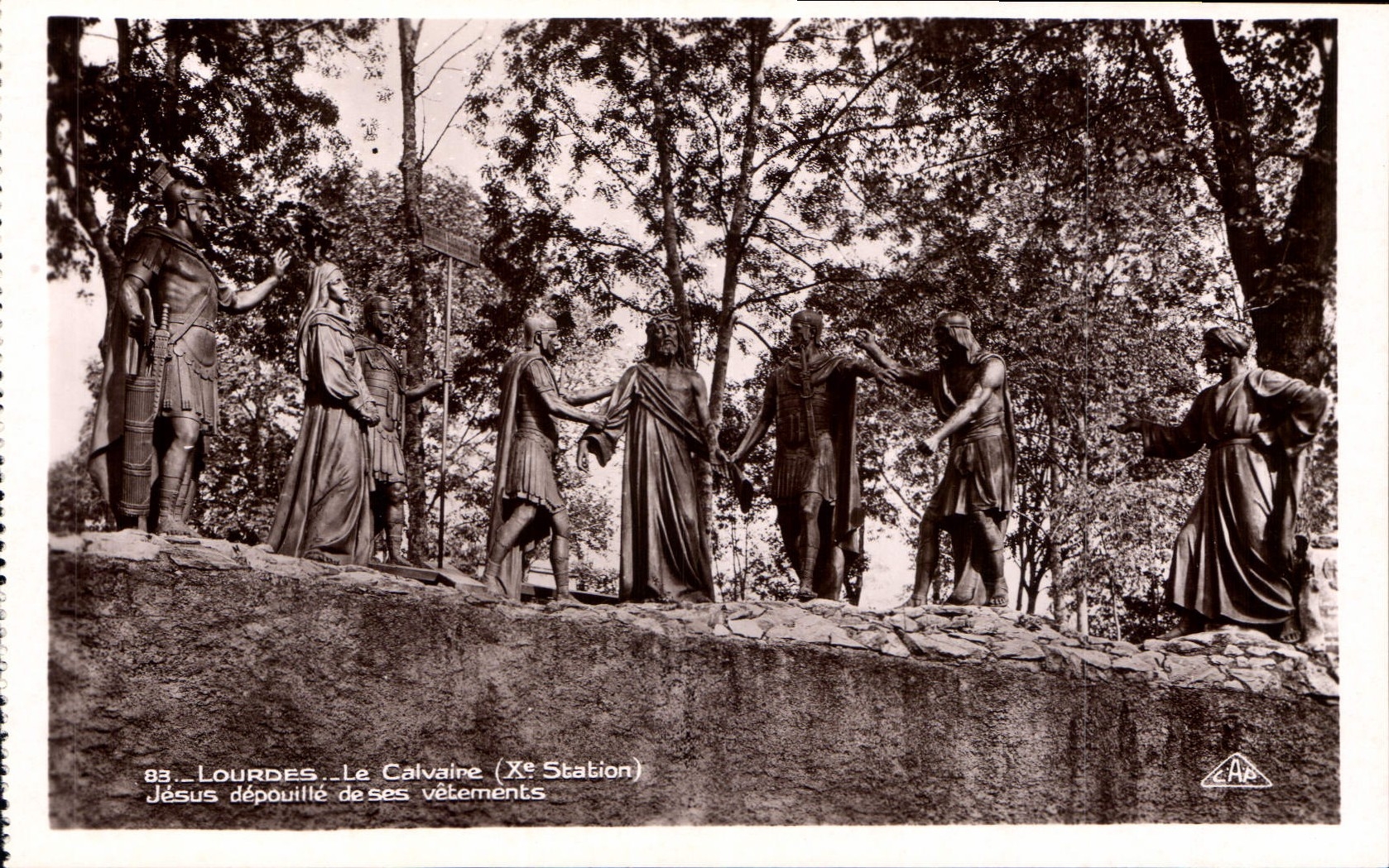 CPA Lourdes le Calvaire X station Jesus Depouille de ses Vetements 