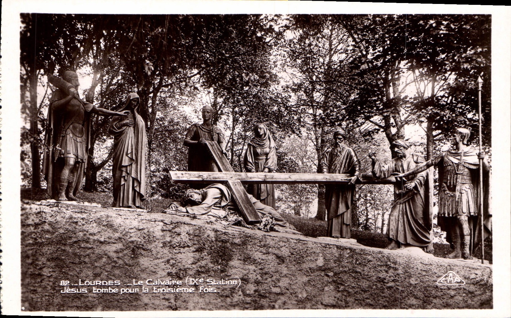 CPA Lourdes le Calvaire IX station Jesus tombe pour la troisieme fois 