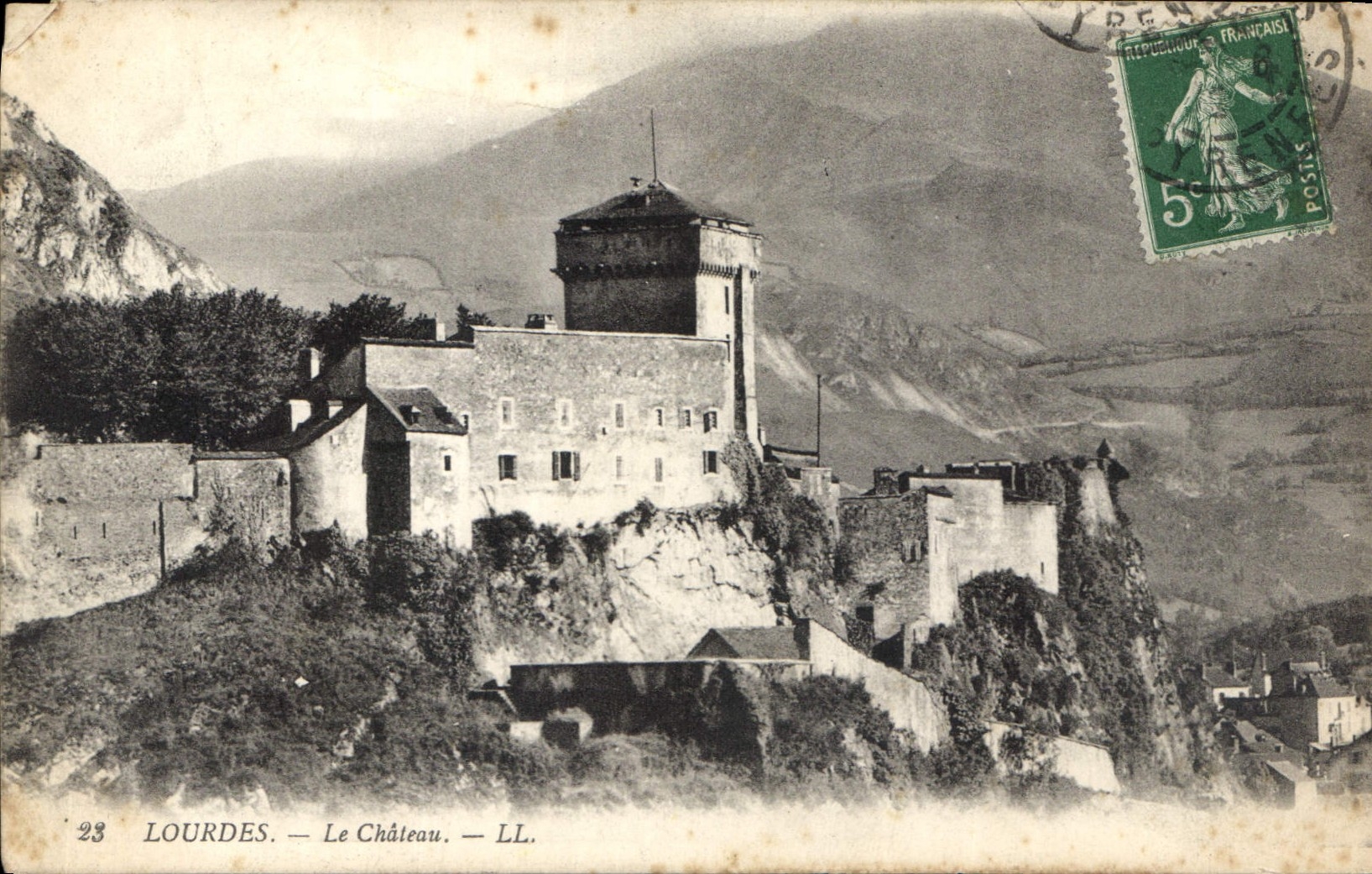 CPA Lourdes le chateau 