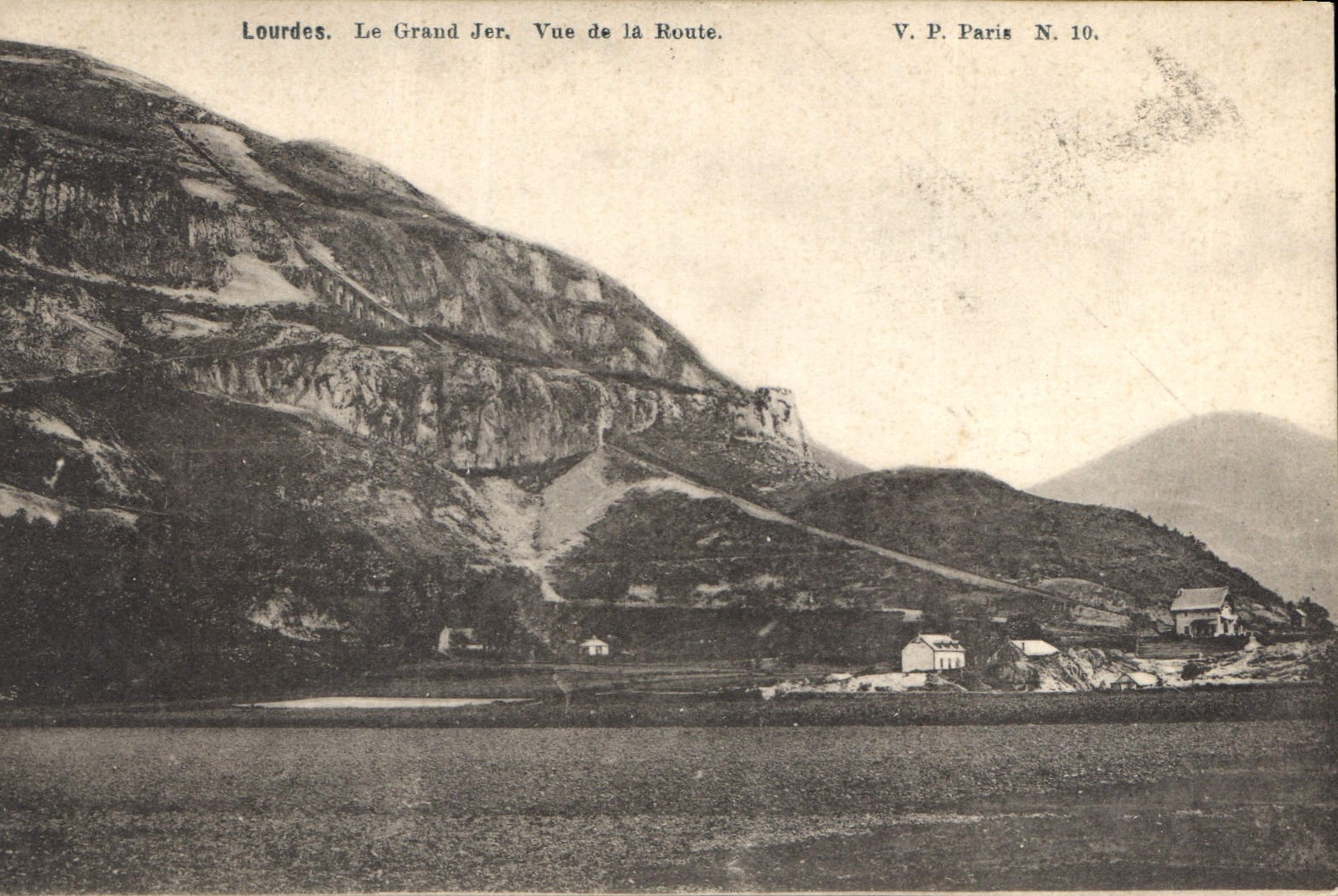 CPA Lourdes le Grand Jer vue de la Route 