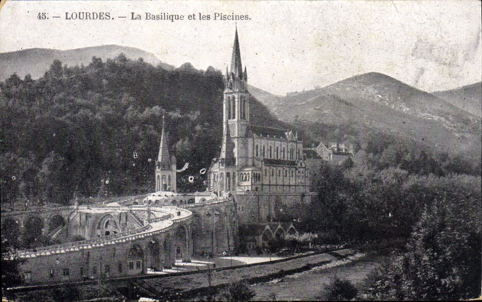 CPA Lourdes la Basilique et les Piscines 