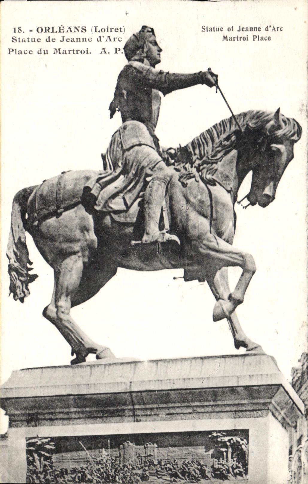 CPA Orleans Loiret statue de Jeanne d'Arc Place du Martroi