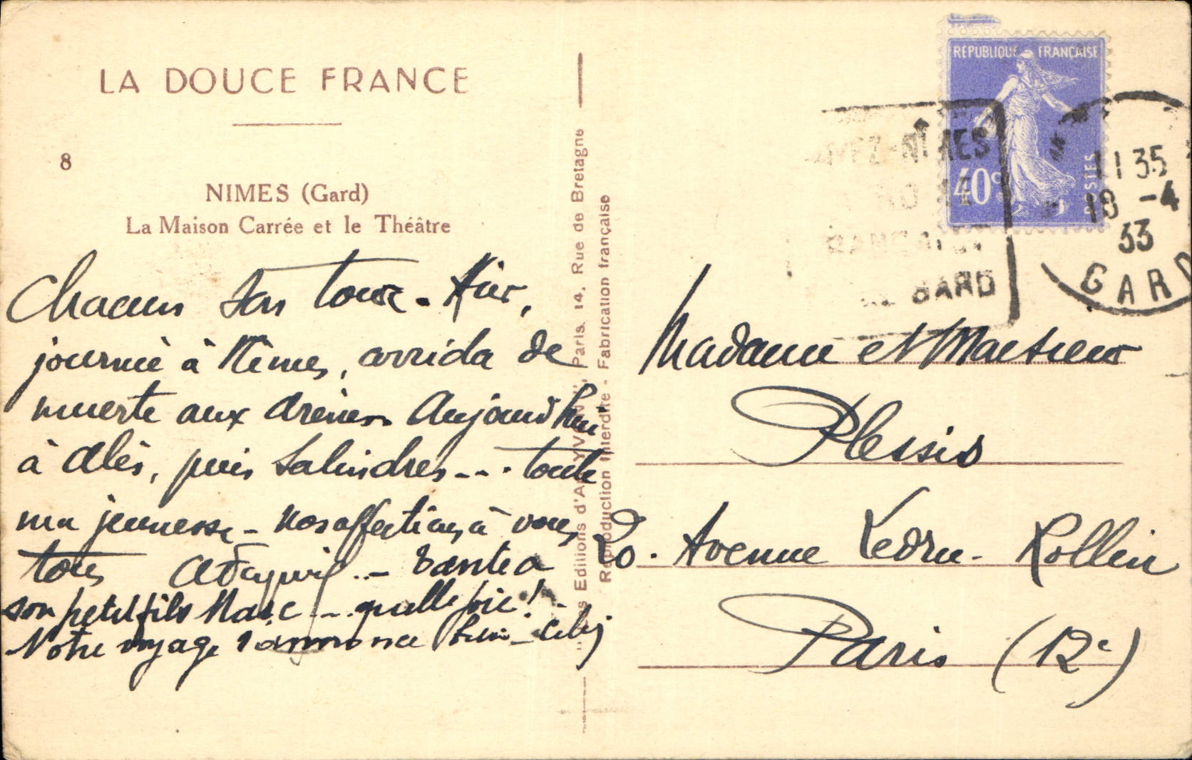 CPA Nimes Gard la Maison Carree et le Theatre 