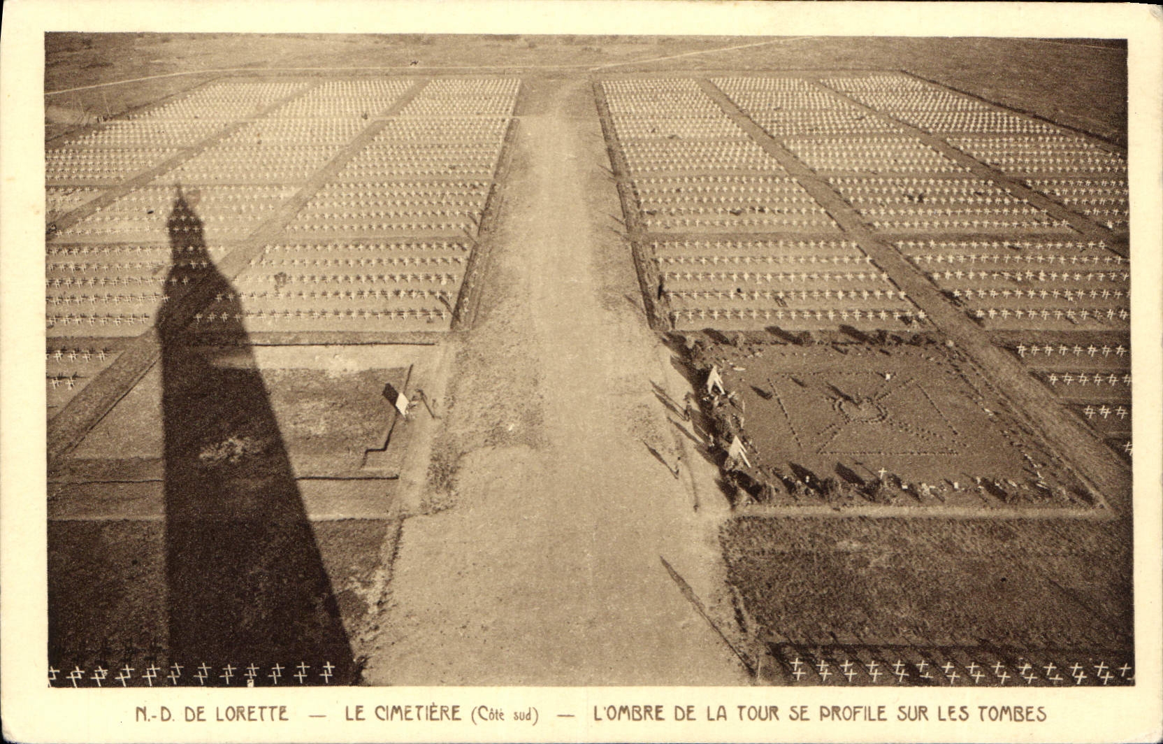 CPA N D de Lorette le Cimetiere cote sud l'Ombre de la Tour se Profile sur les Tombes