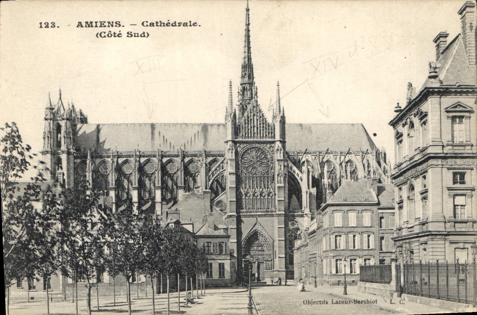 CPA Amiens Cathedrale Cote Sud 