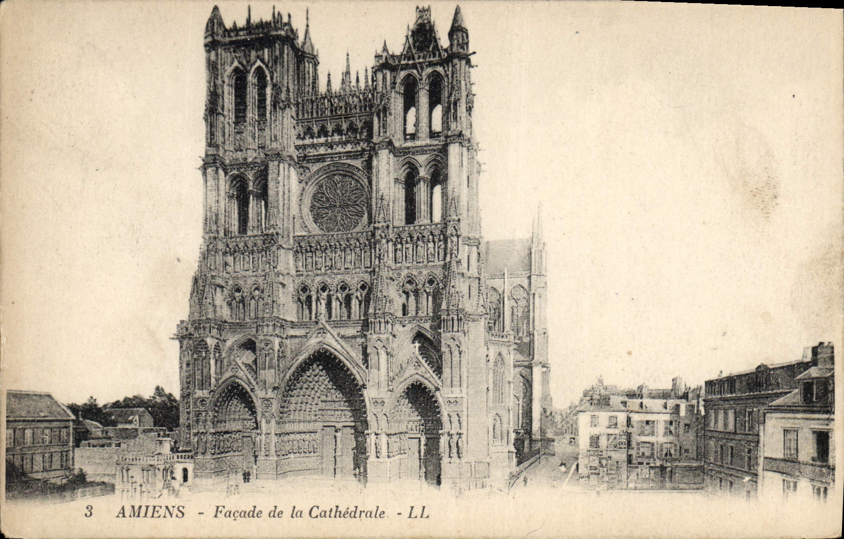 CPA Amiens Facade de la Cathedrale 