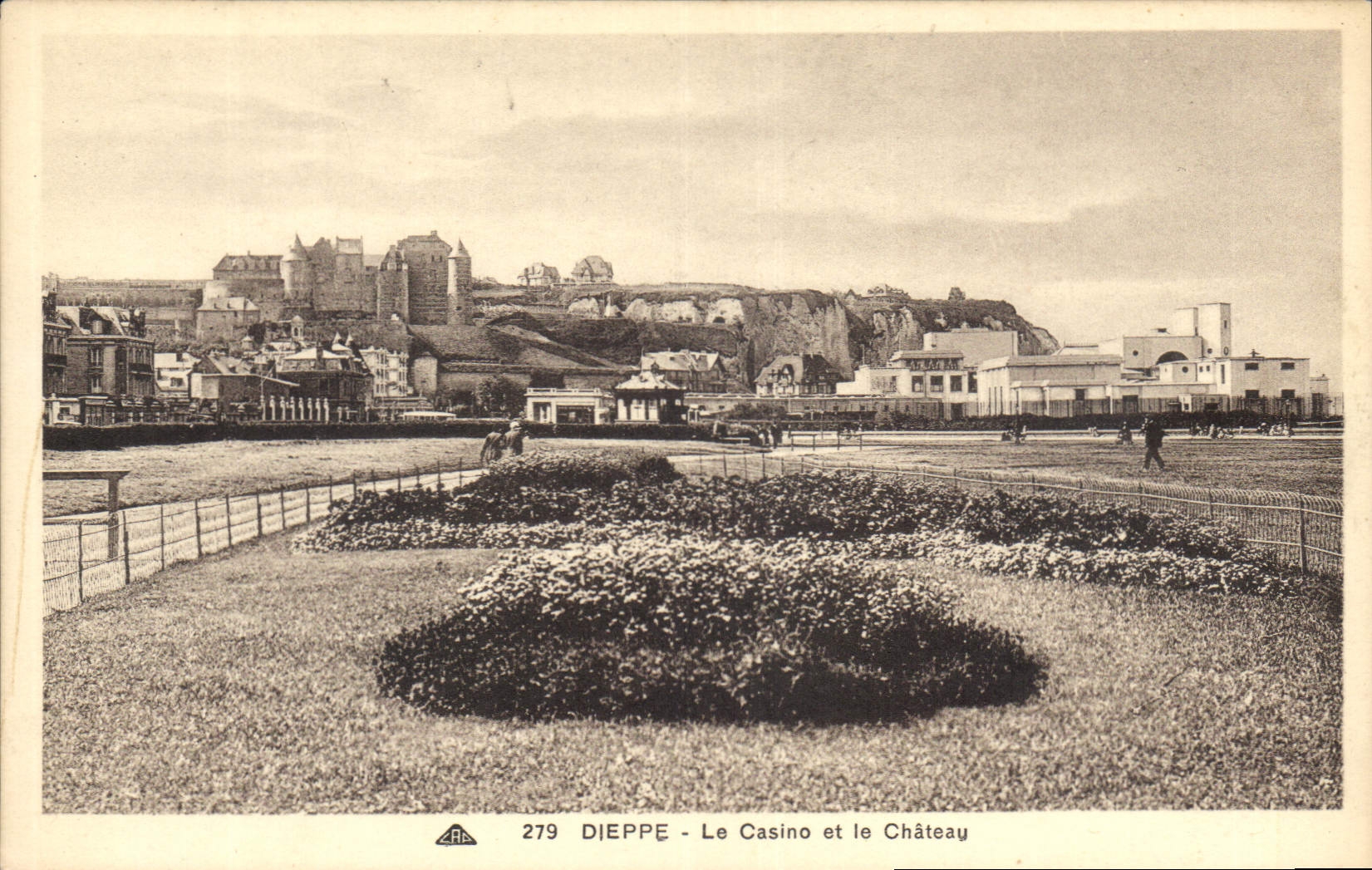 CPA Dieppe le Casino et le Chateau 