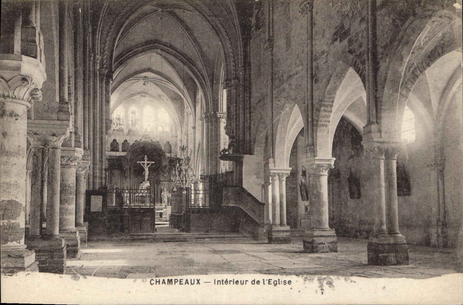 CPA Champeaux Interieur de l'eglise