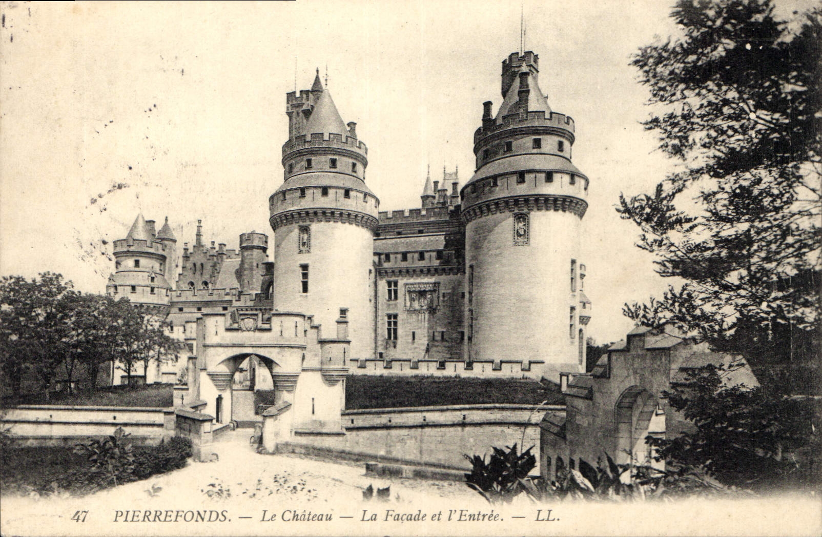 CPA Pierrefonds le Chateau la Facade et l'entree