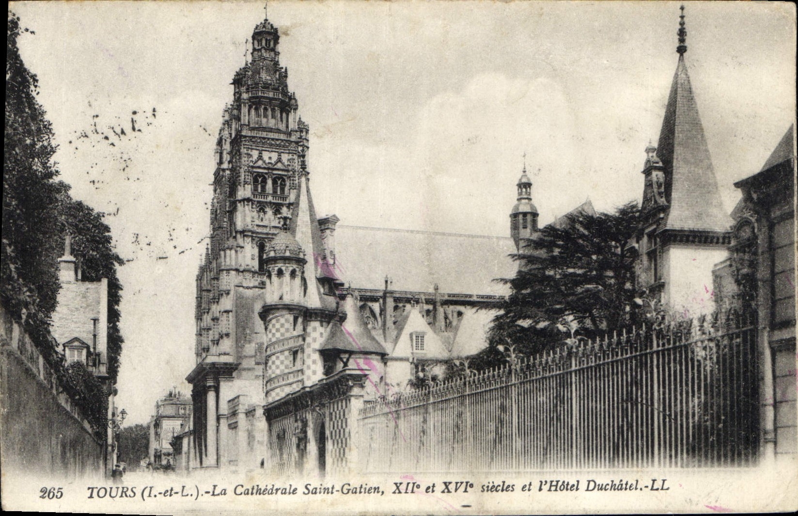 CPA Tours I et L la Cathedrale Saint Gatien XII et XVI siecle et l'Hotel Duchatel 