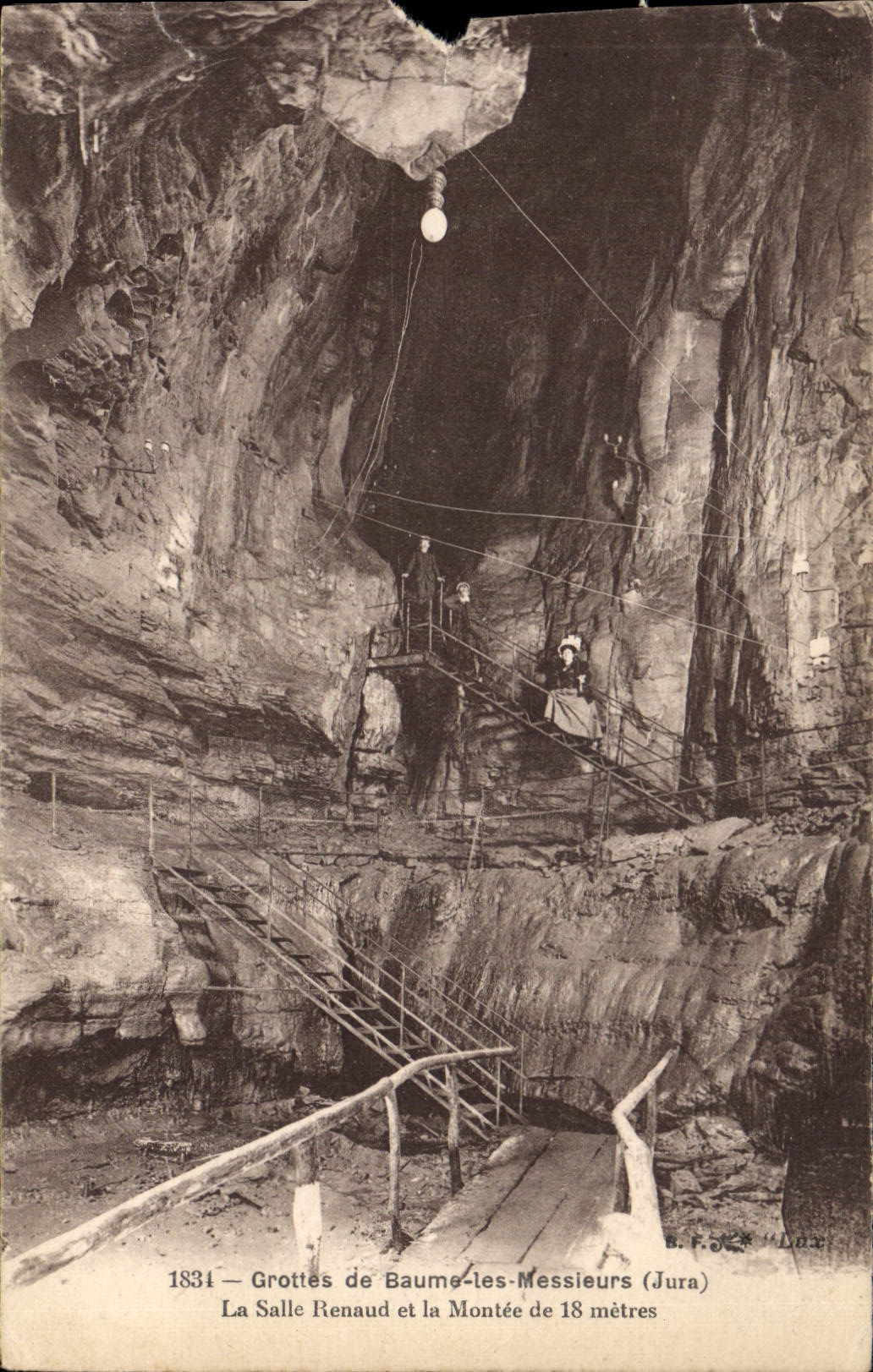 CPA Grottes de Baume les Messieurs Jura la Salle Renaud er la Montee de 18 metres