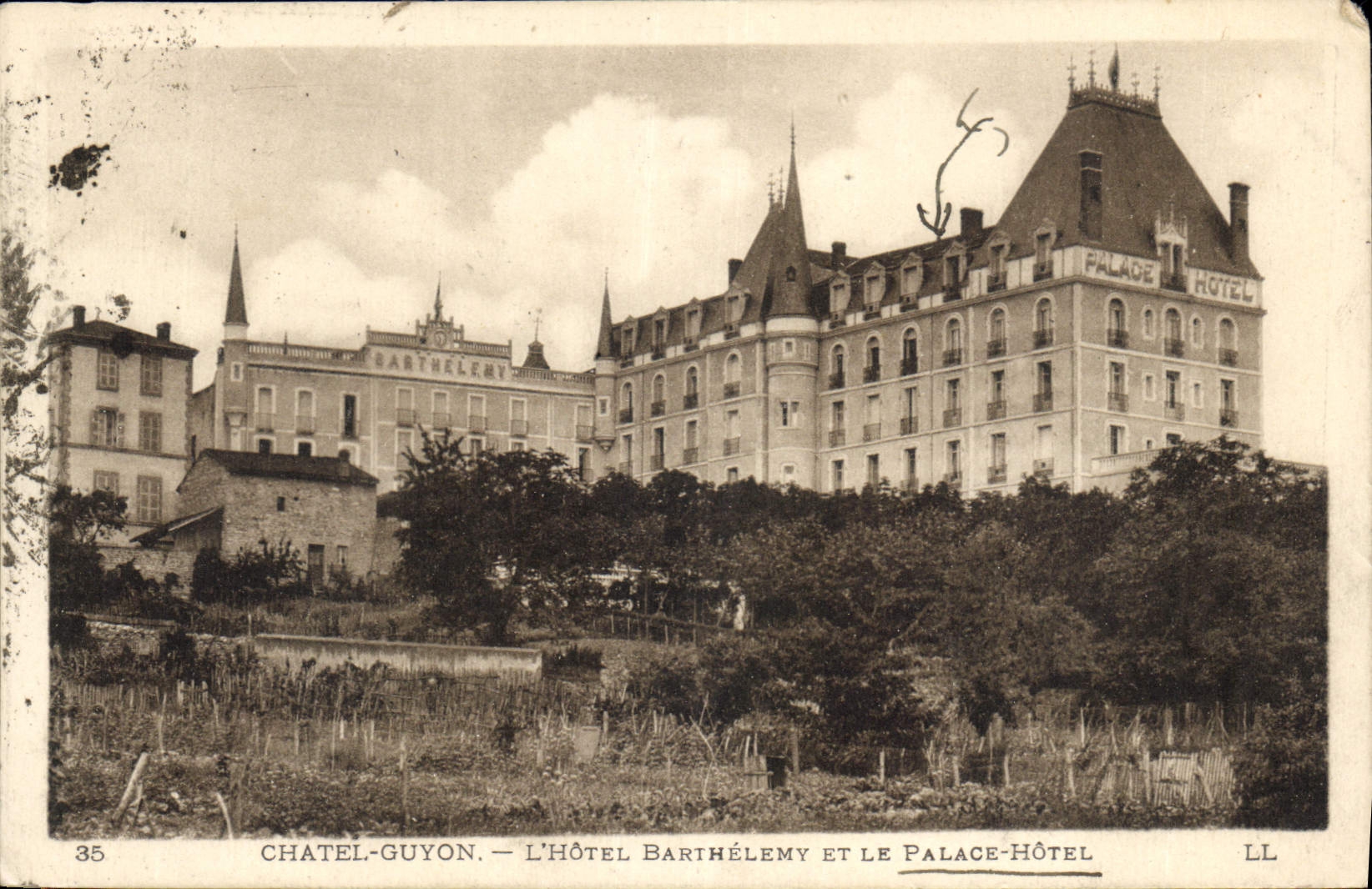 CPA Chatel Guyon l'Hotel Barthelemy et le Palace Hotel 