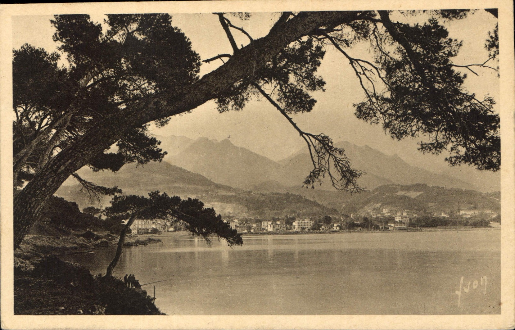 CPA Menton Alpes Maritimes la Ville Neuve vue du Cap Martin 