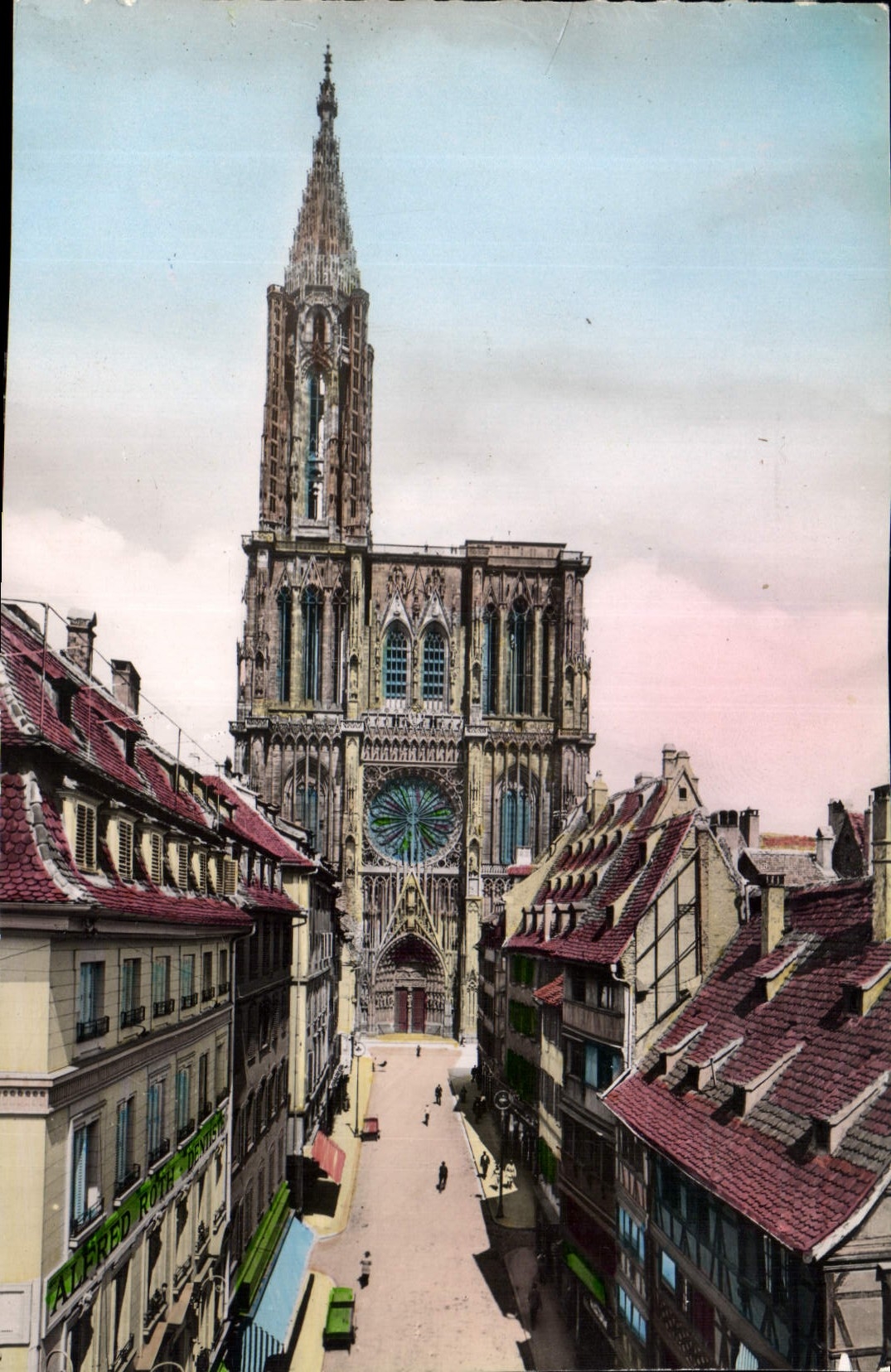CPA Strasbourg la rue Merciere et la Cathedrale