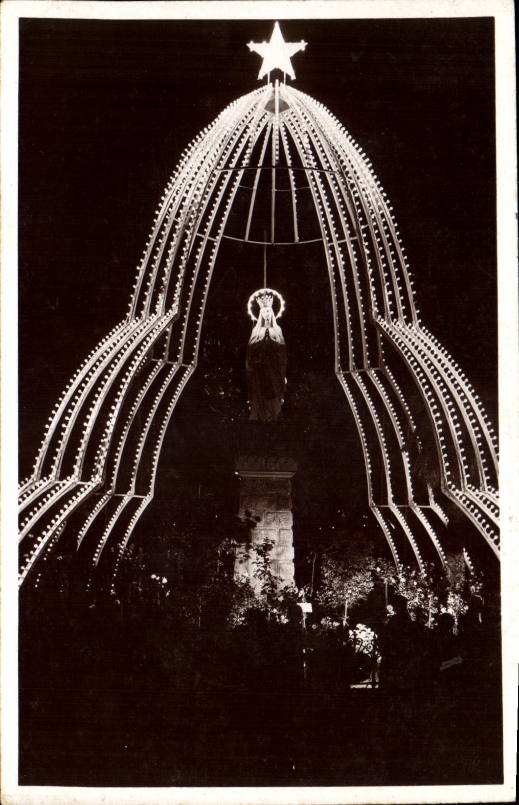 CPA Lourdes la Vierge Couronne Illuminee 