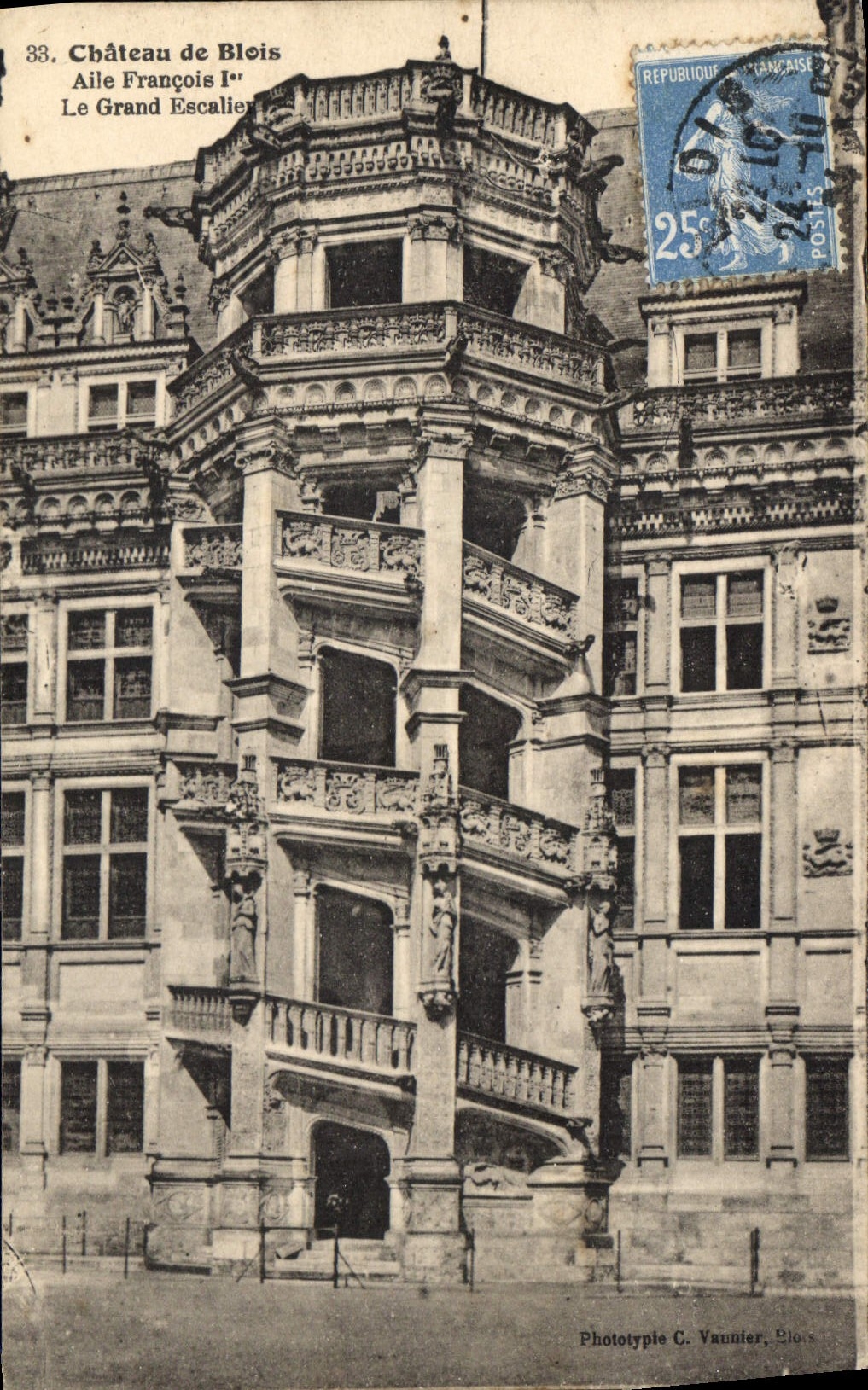 CPA Chateau de Blois Aile Francois Ier le Grand Escalier 