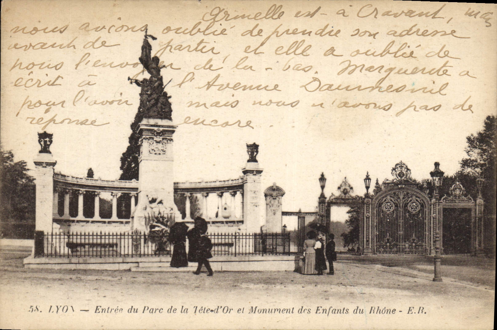 CPA Lyon entree du Parc de la Tete d'or et Monument des Enfants du Rhone 