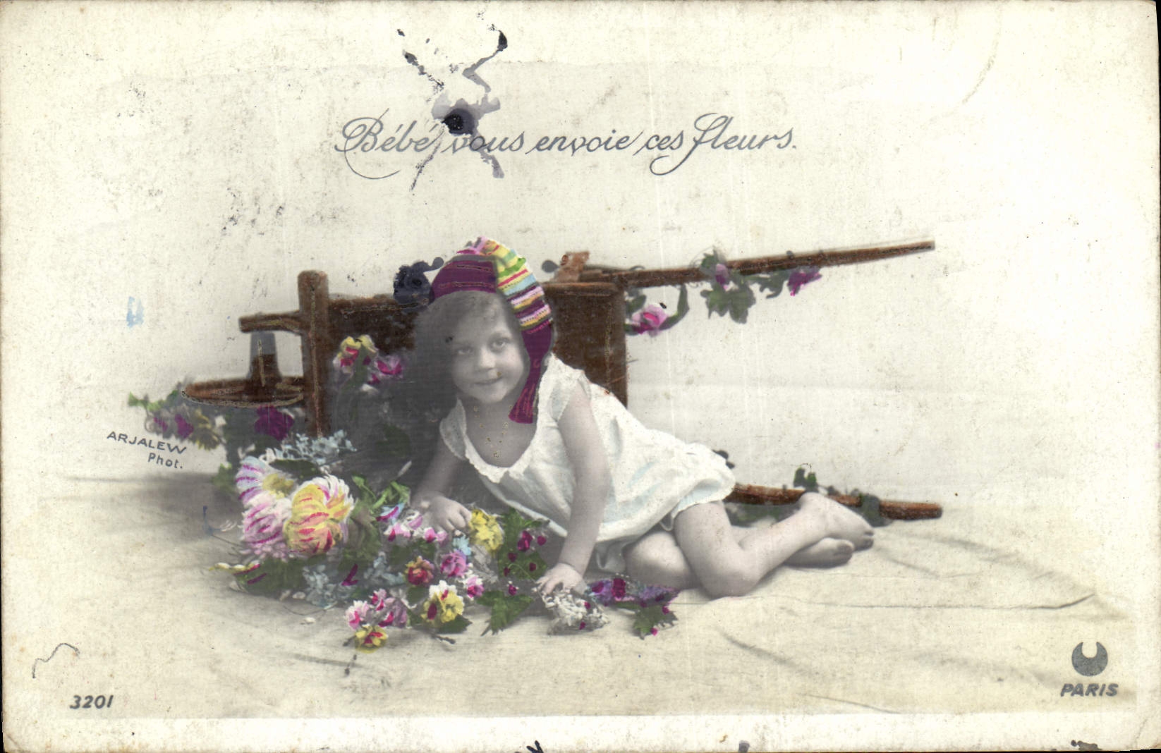 CPA Bebe vous envoie ces Fleurs Enfant