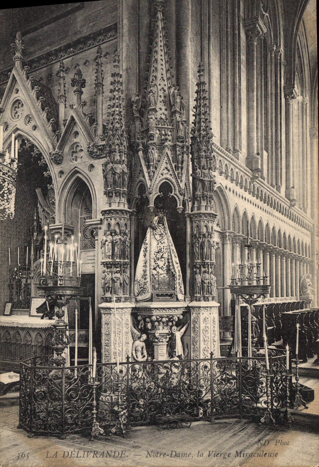 CPA La Delivrande Notre Dame la Vierge Miraculeuse 