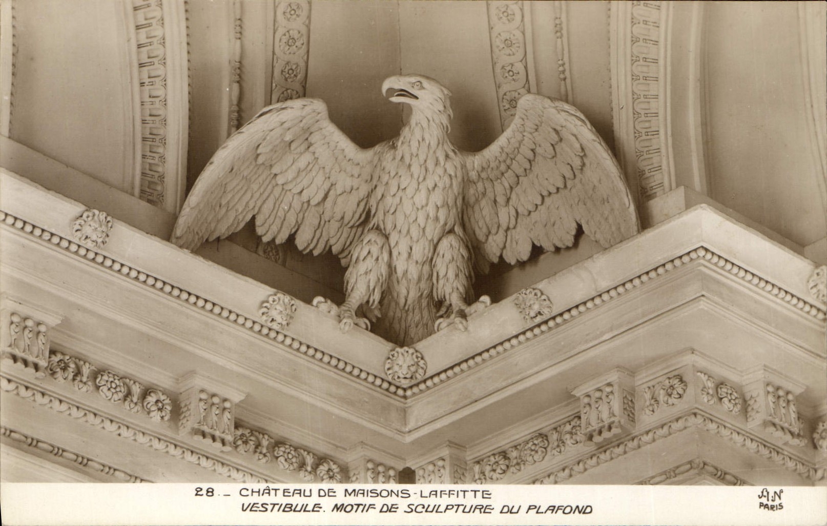 CPA Chateau de Maisons Laffitte Vestibule motif de sculpture du plafond Aigle