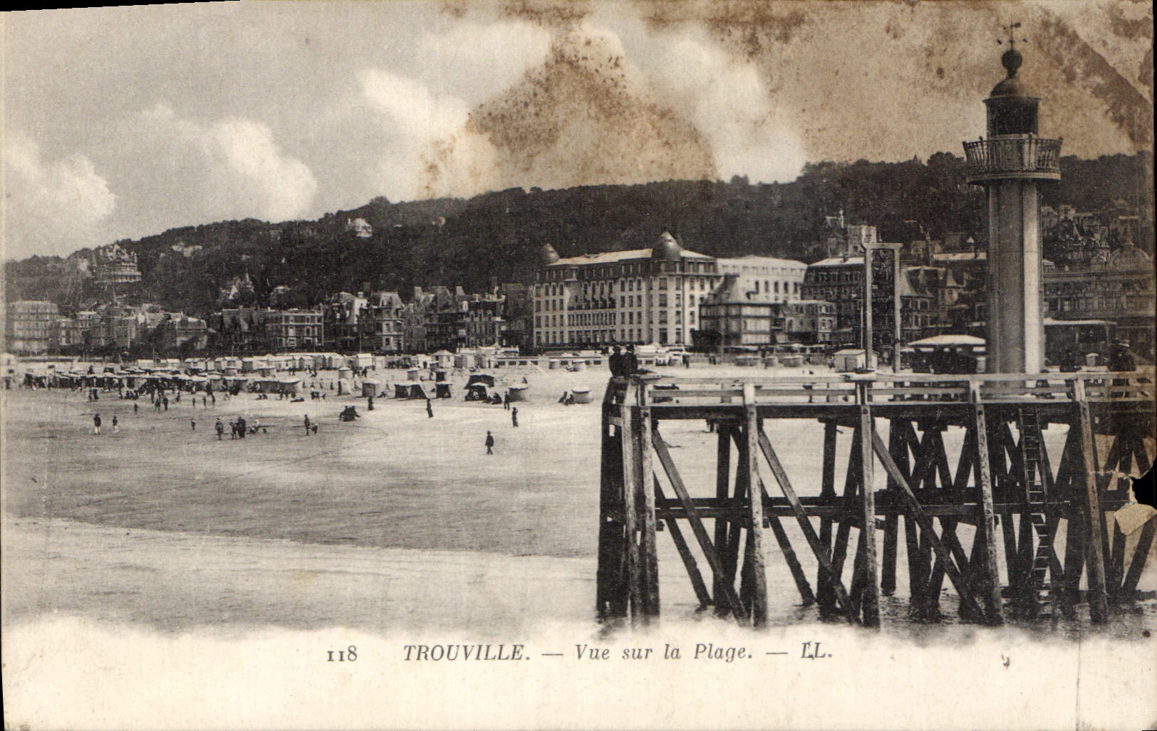 CPA Trouville Vue sur la plage 