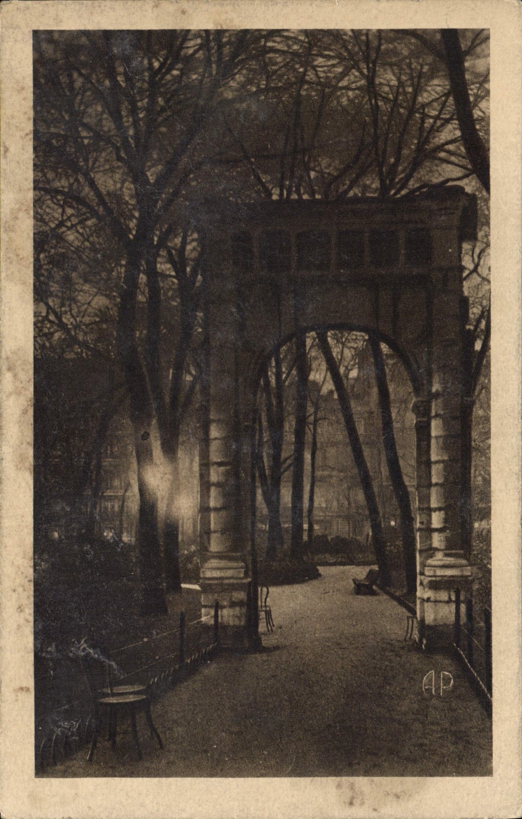 CPA Paris la nuit Parc Monceau 