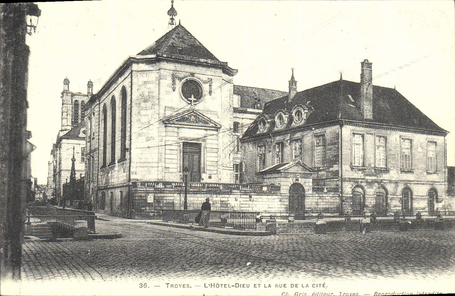 REPRO Troyes l'Hotel Dieu et la Rue de la Cite
