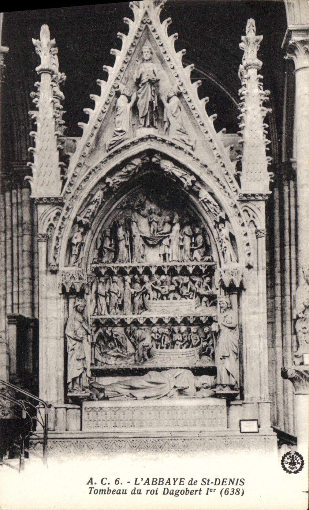 CPA Abbaye de St Denis Tombeau du Roi Dagobert Ier 