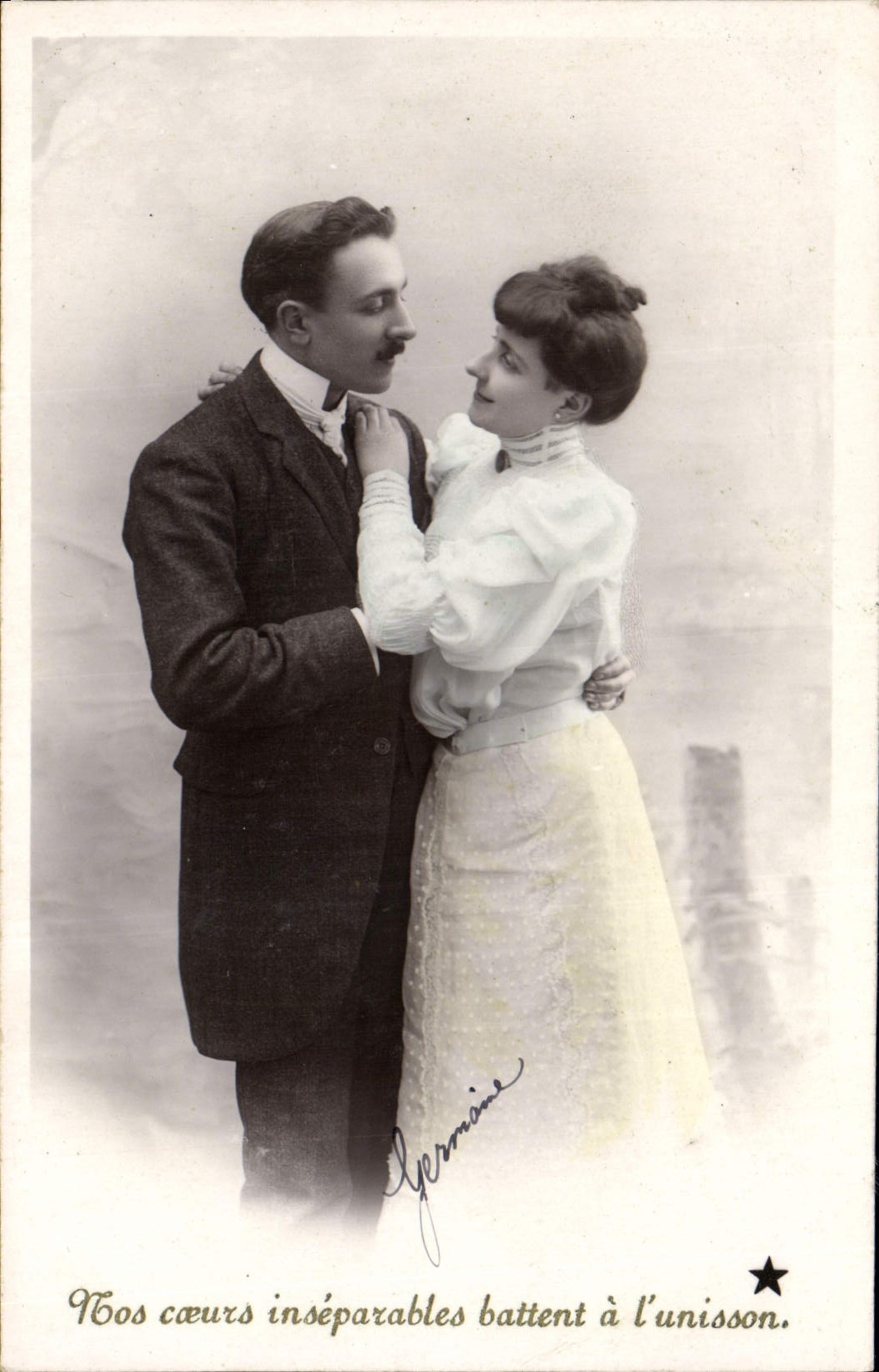 CPA Nos coeurs inseparables battent a l'unisson Femme