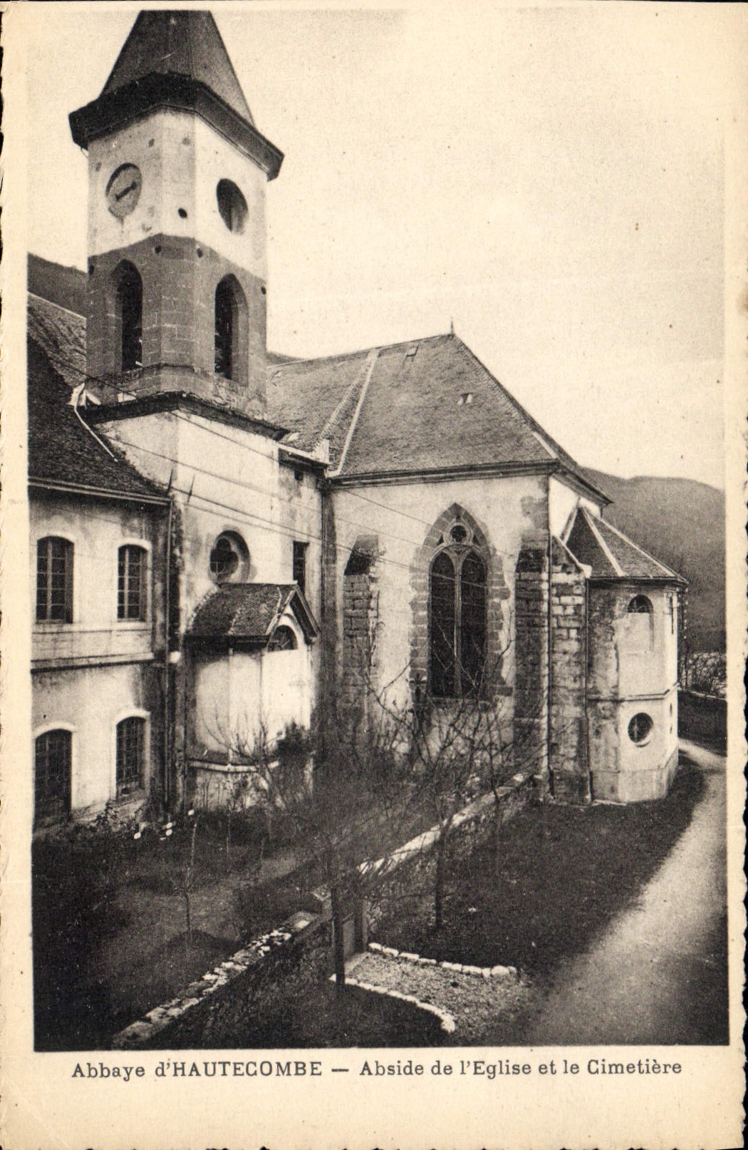 CPA Abbaye d'Hautecombe Abside de l'Eglise et le Cimetiere 