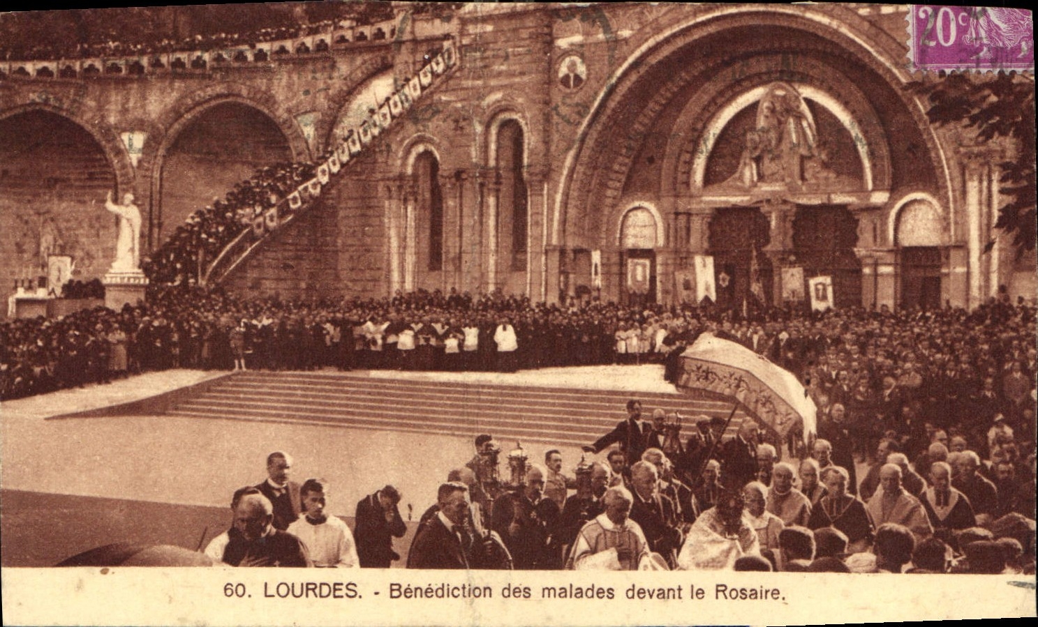 CPA Lourdes Benediction des malades devant le Rosaire 