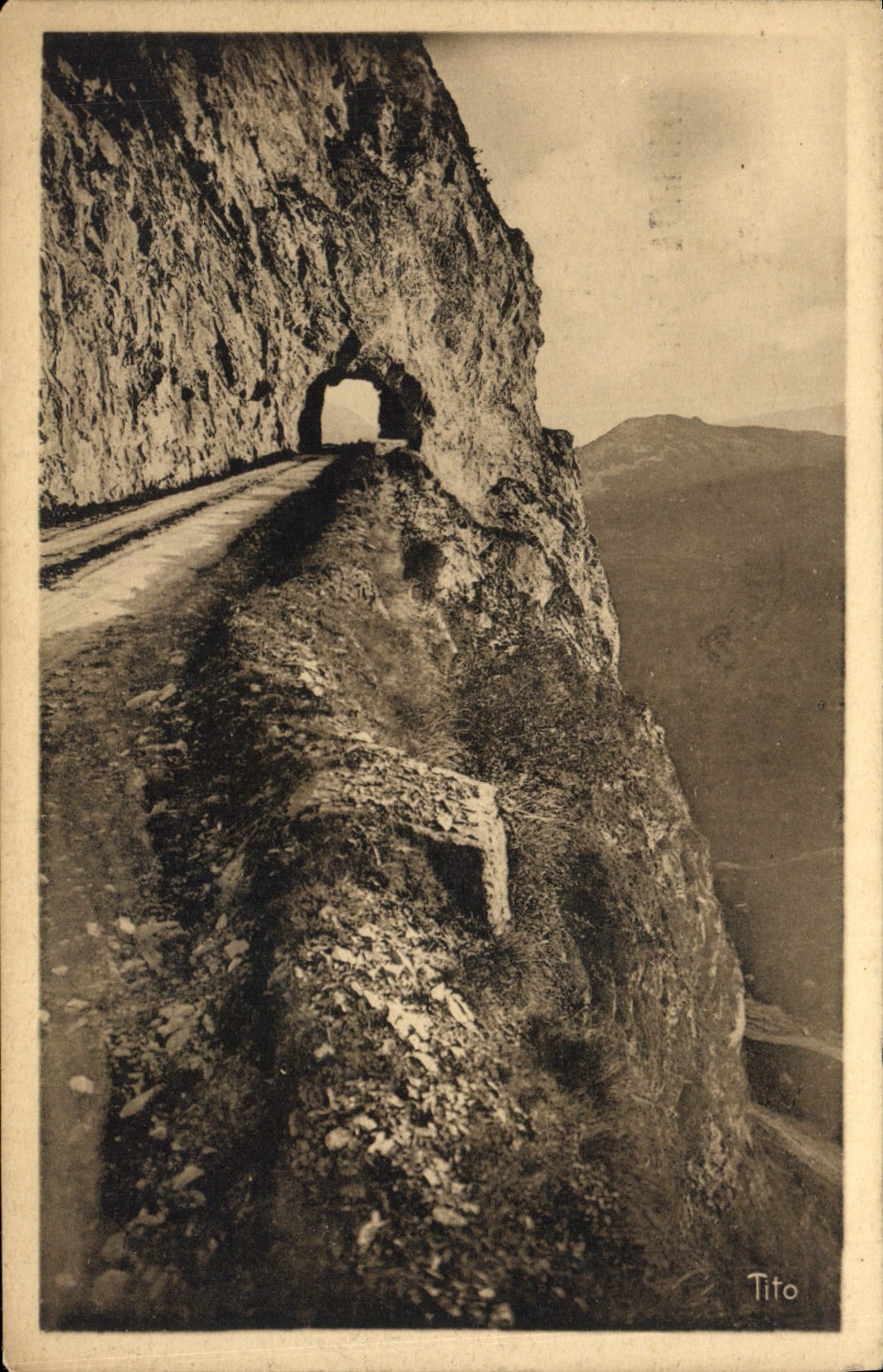 CPA Les Beaux Paysages de France Les Pyrenees route Thermale des Eaux Bonnes a Argeles Gazost