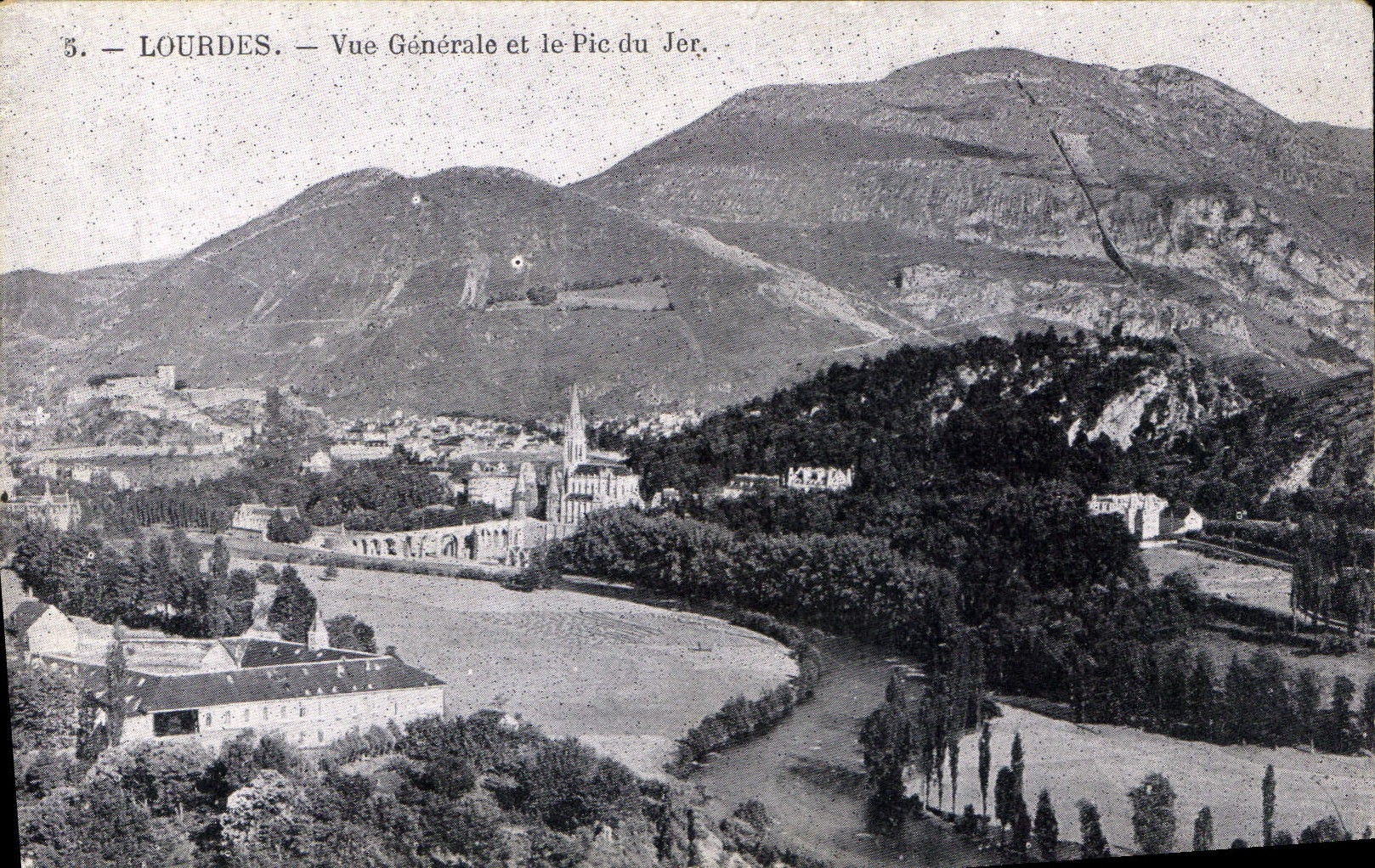CPA Lourdes Vue generale et le Pic du Jer 