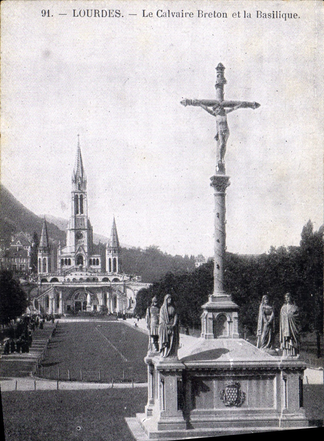 CPA Lourdes Le Calvaire Breton et la Basilique 
