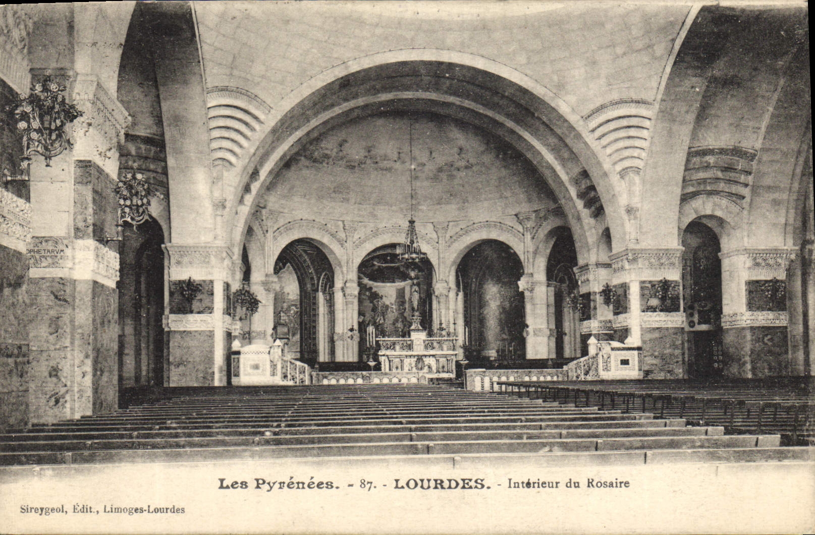 CPA Les Pyrenees Lourdes Interieur du Kosaire 