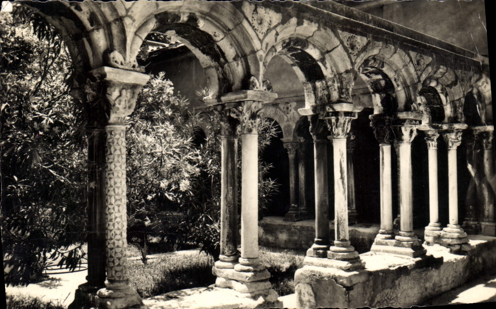CPA La Cite du Roy Rone Aix en Provence Le Cloitre de la Cathedrale 