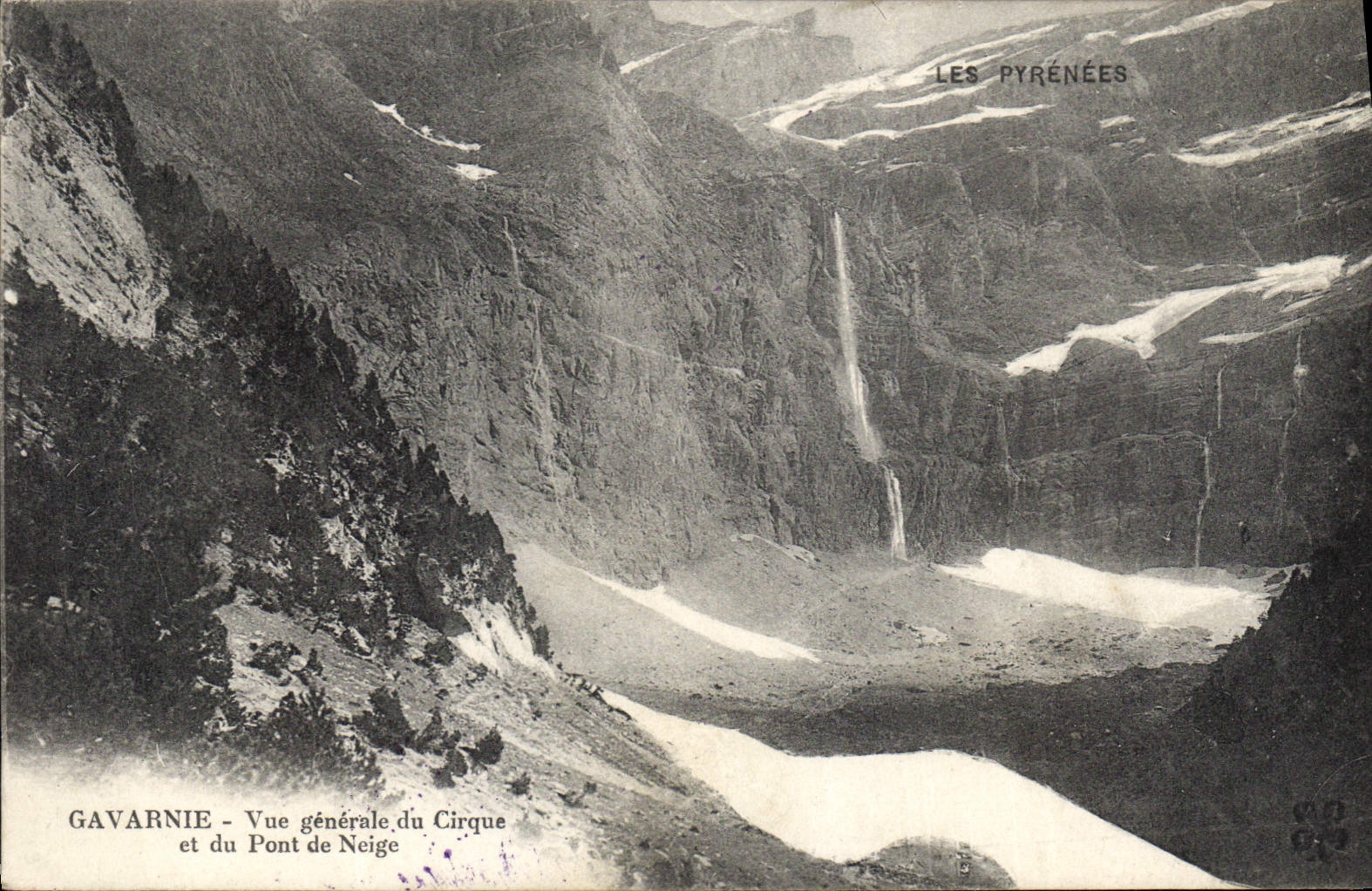 CPA Gavarnie Vue generale du Cirque et du Pont de Neige 